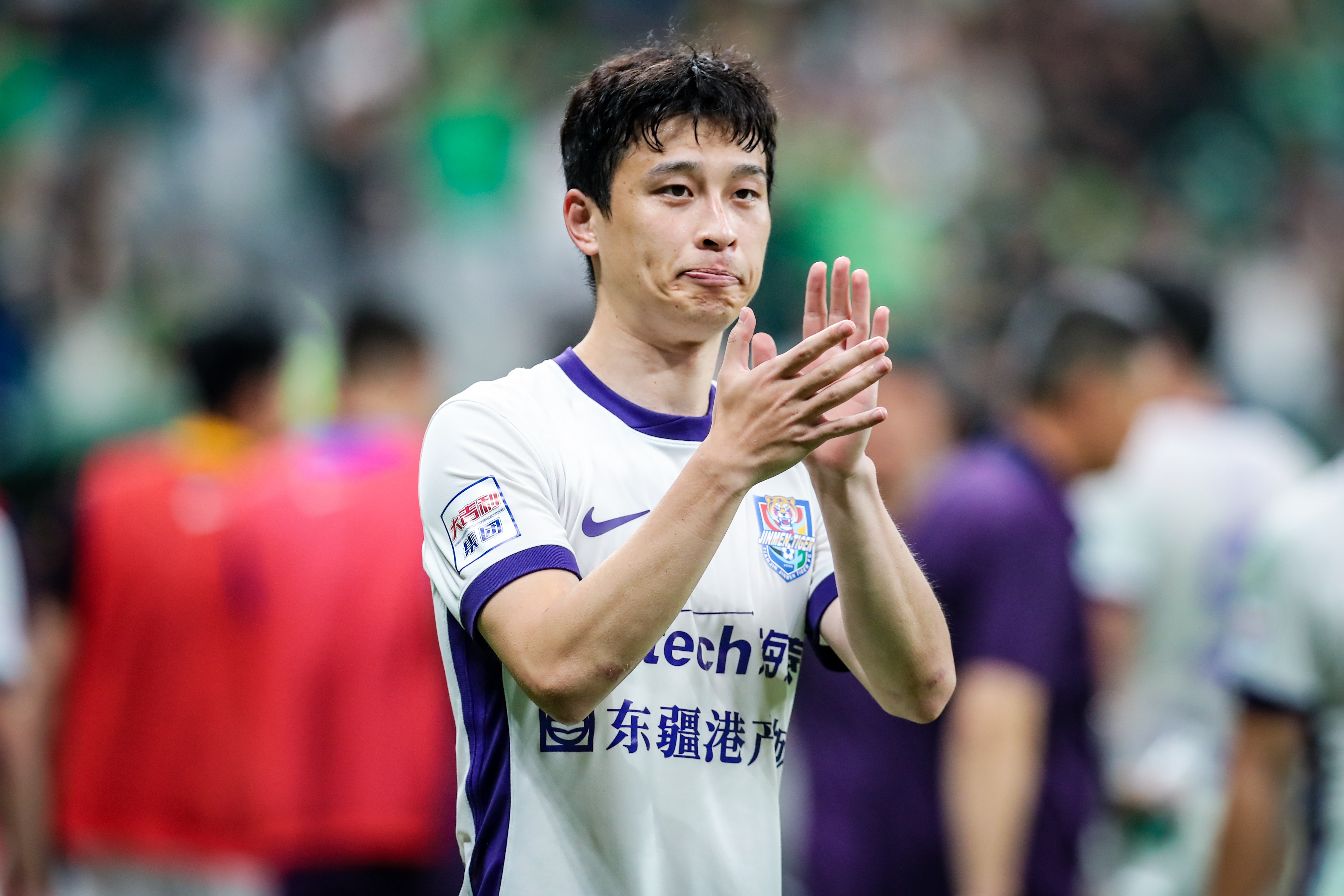 津门虎抵渝备战雨战 巴顿:世界杯只能看上午场