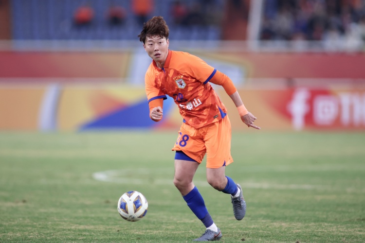泰山10人应战客场完败国安 高准翼直言郑铮罚下后一边倒 泰山10人应战客场完败国安 高准翼直言郑铮罚下后一边倒