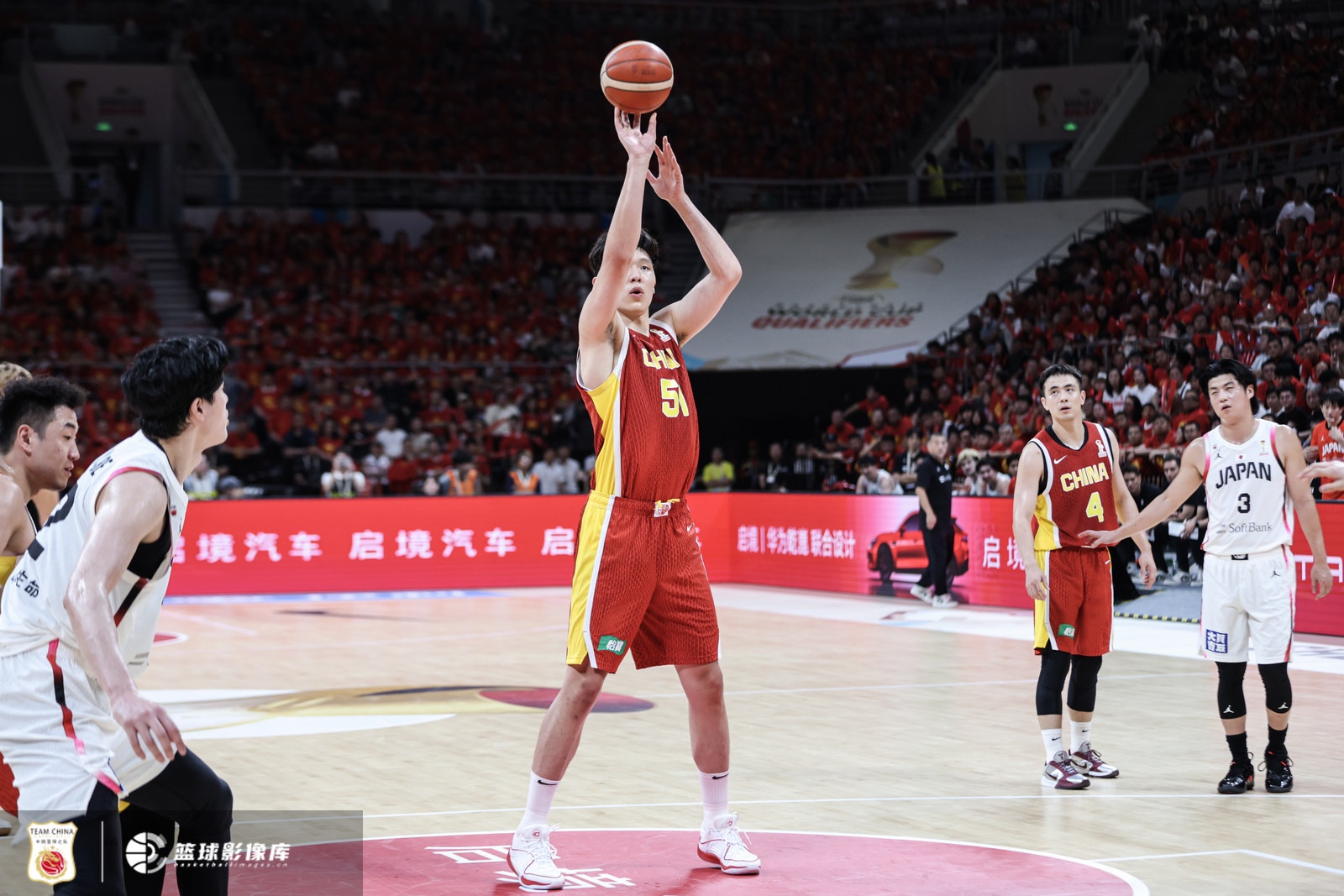 控卫失控,杨瀚森13分钟9+7难解日本内线压制