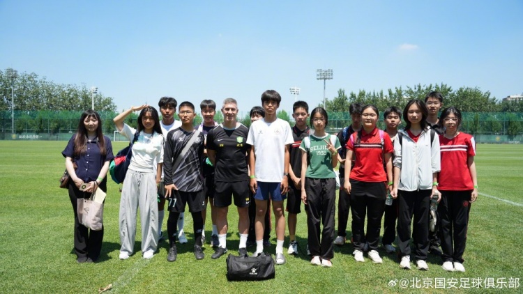 塞尔吉尼奥向中学生传授自律之道:每天一点努力才能走得更远