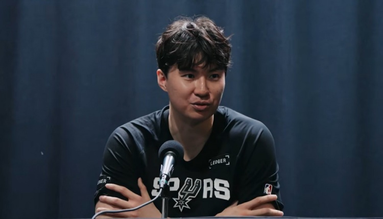 李贤重自曝罚球模仿克莱 马刺夏联惨败勇士29分 李贤重自曝罚球模仿克莱 马刺夏联惨败勇士29分