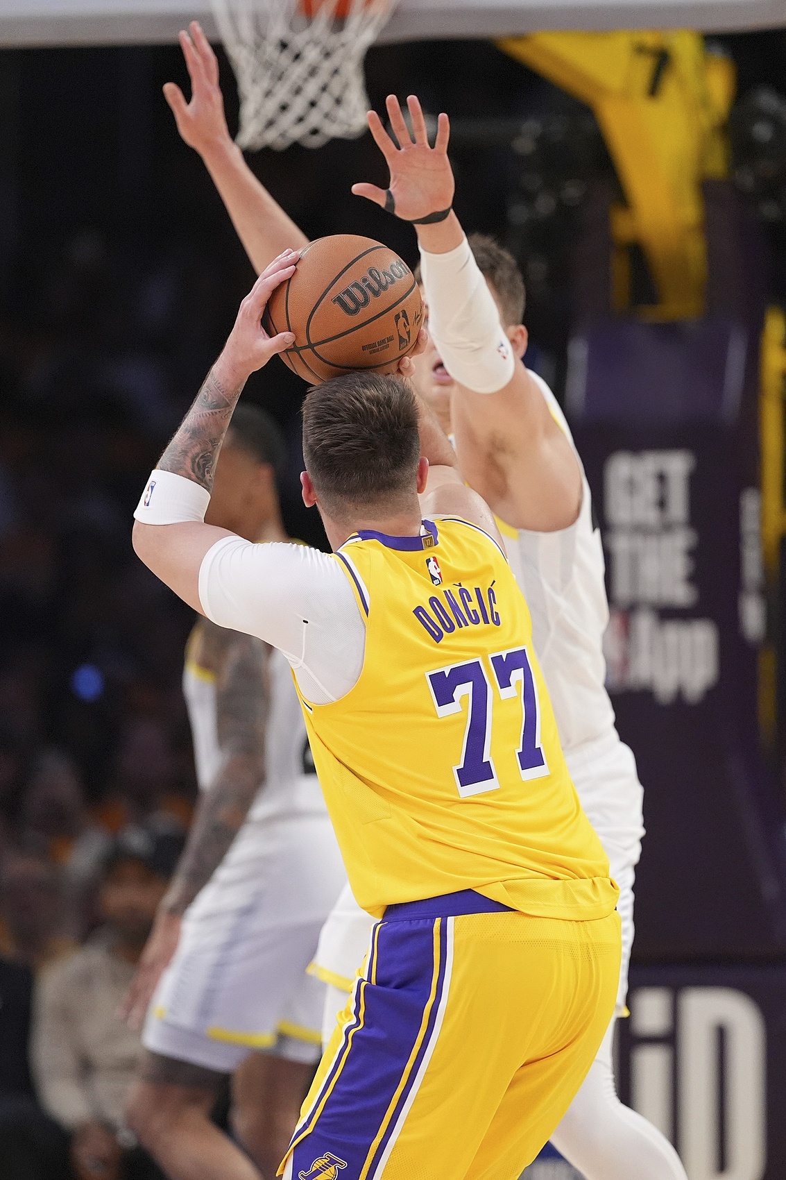 东契奇力主推动湖人交易凯斯勒 1.3亿合同锁定内线基石 东契奇力主推动湖人交易凯斯勒 1.3亿合同锁定内线基石