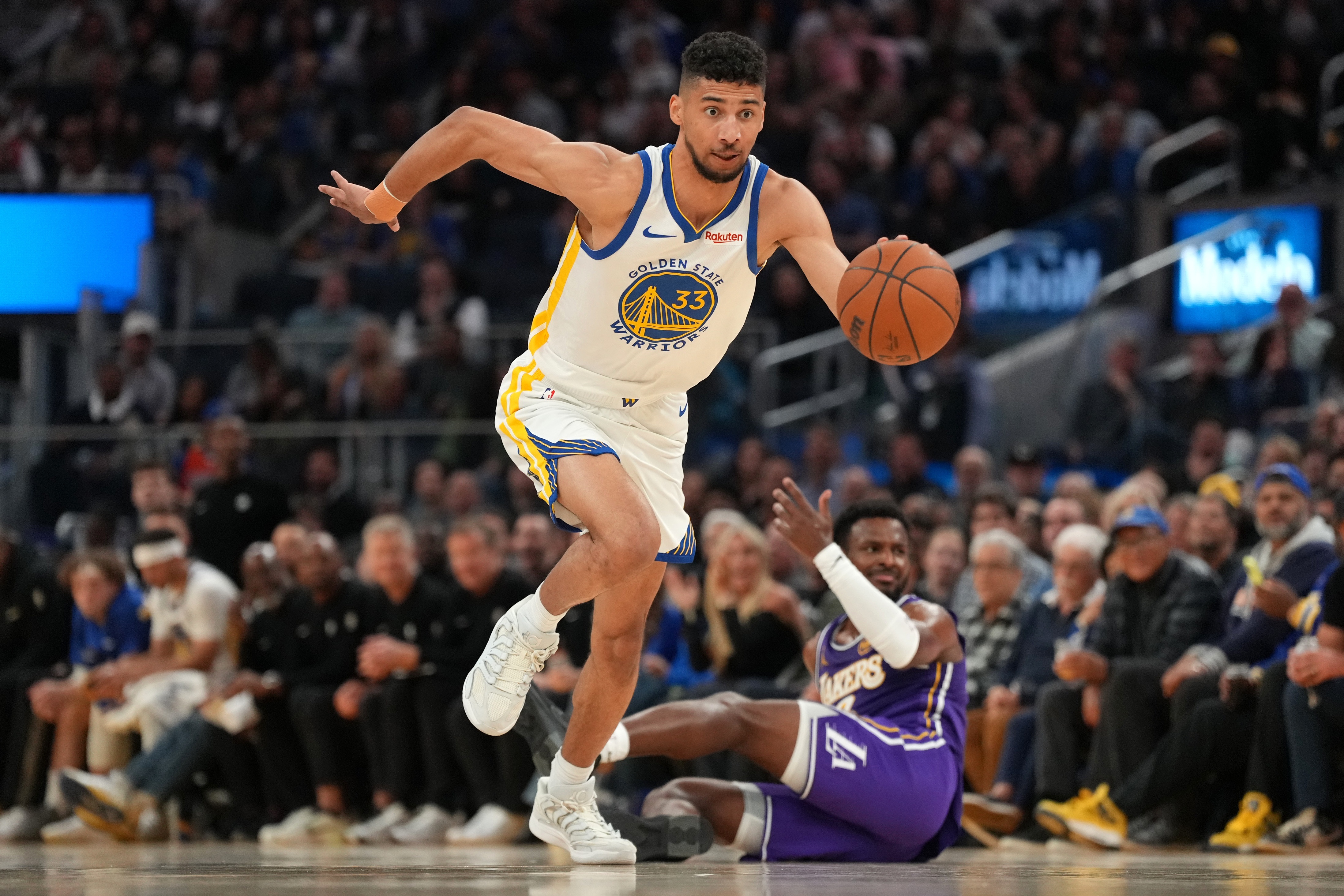 莱昂斯6中5砍13分6板,克赖尔5记三分助勇士夏联擒尼克斯 莱昂斯6中5砍13分6板,克赖尔5记三分助勇士夏联擒尼克斯