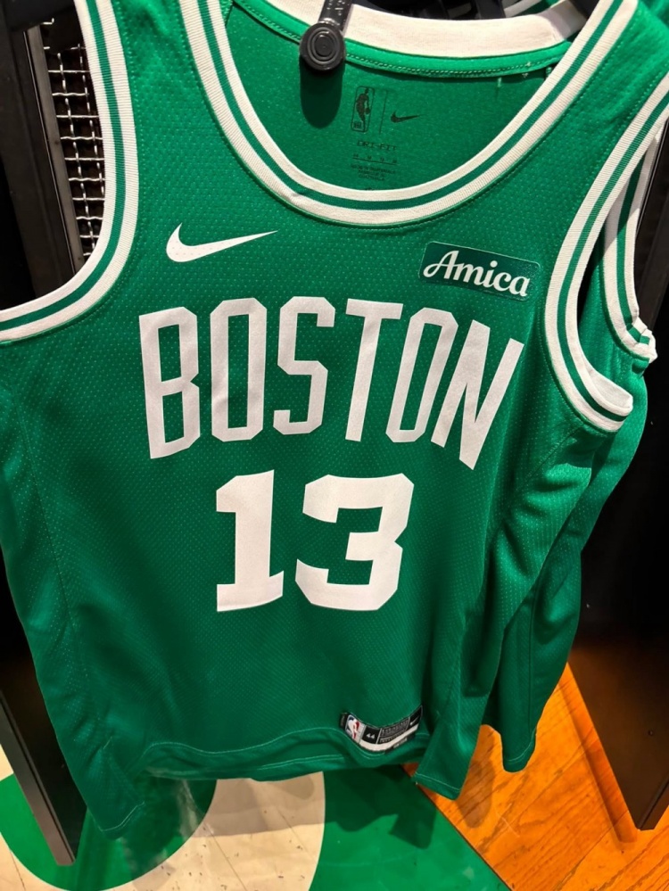 绿军官方商店上架乔治13号球衣 交易正式落地 绿军官方商店上架乔治13号球衣 交易正式落地