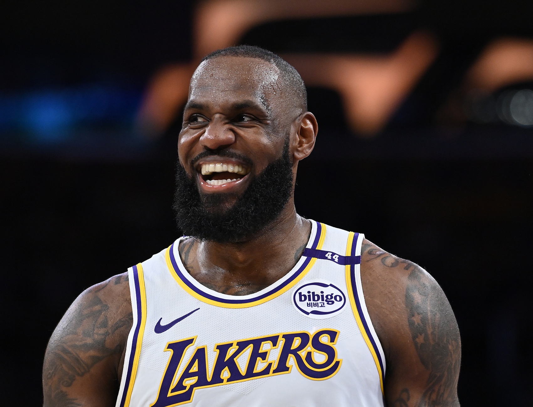 阿里扎:詹姆斯为NBA创造数十亿财富 商业层面他被亏待了