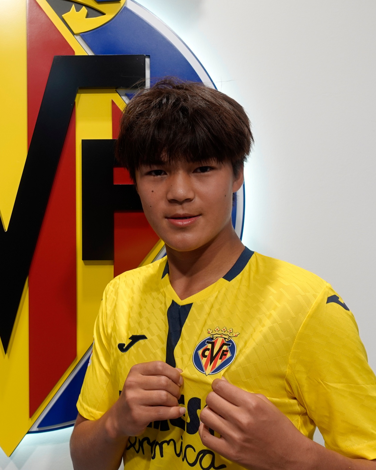 比利亚雷亚尔续约中国新星刘凯源，青训之路再启程
